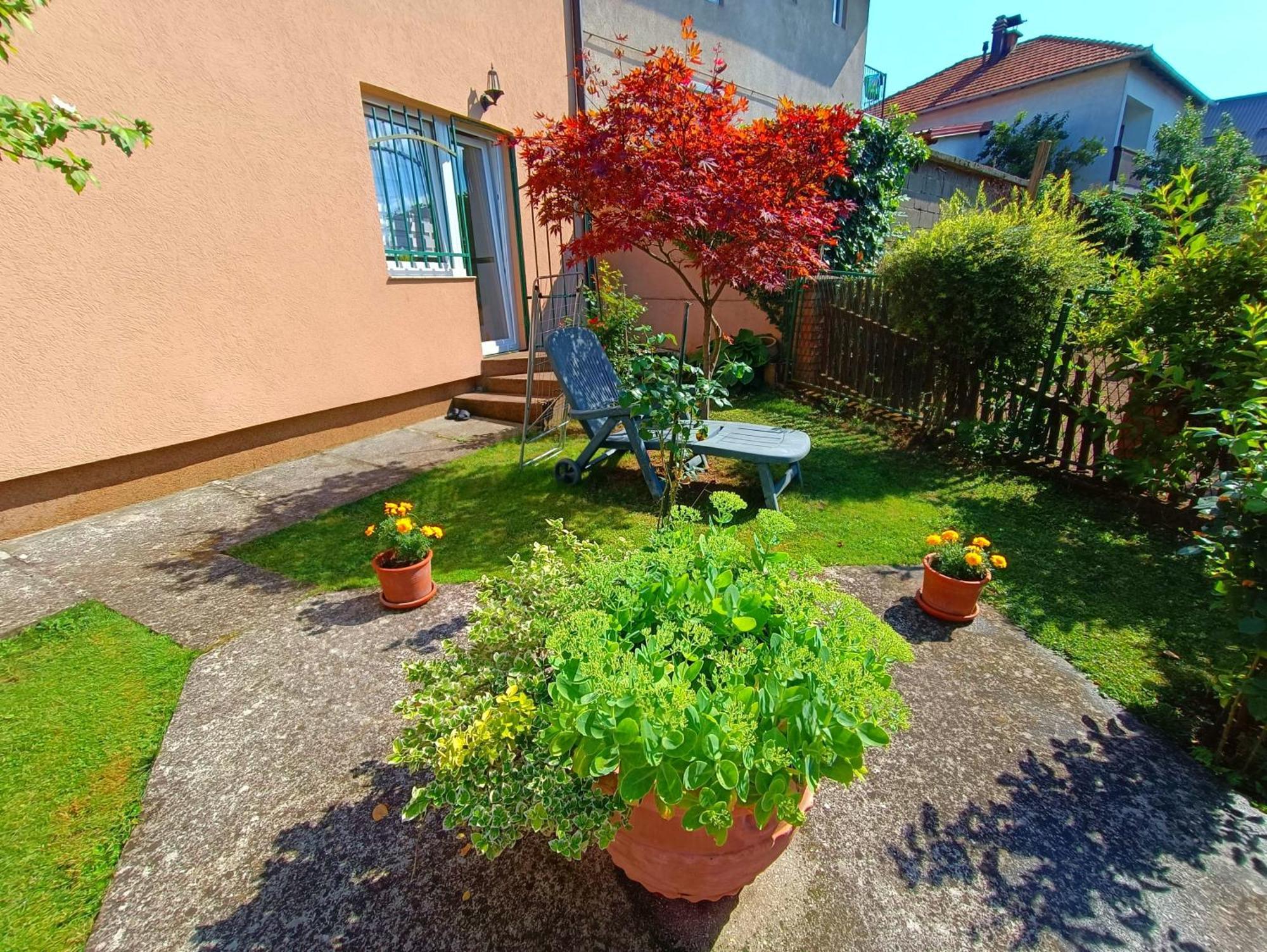 Apartmán Garden Free Parking SJJ Pokoj fotografie
