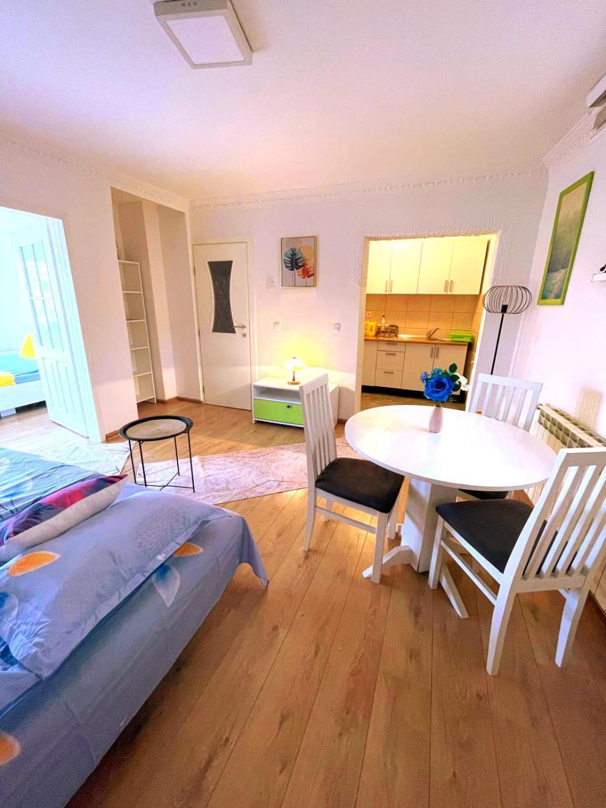 Apartmán Garden Free Parking SJJ Pokoj fotografie